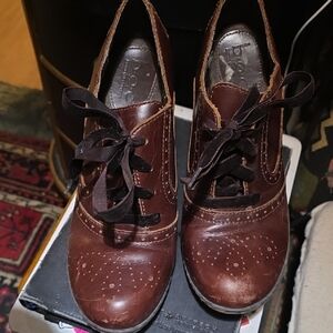 Women’s Brown Leather Lace-Up Heeled Oxfords